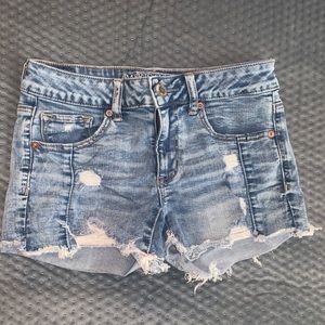 American Eagle distressed midi size 6 blue jean short